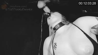 gloryhole پر کامل چھاتی کے ساتھ خوبصورت لڑکی